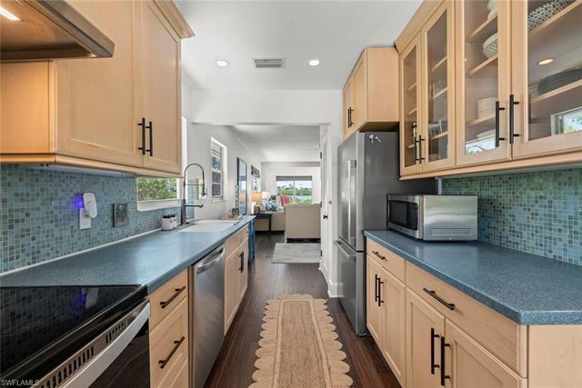 2539 Coconut DR, Sanibel, FL 33957