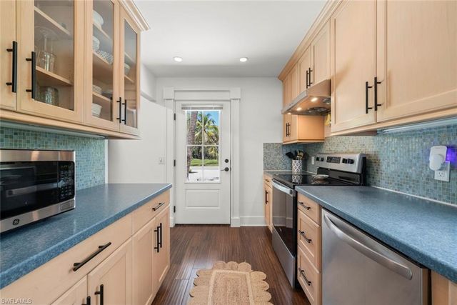 2539 Coconut DR, Sanibel, FL 33957
