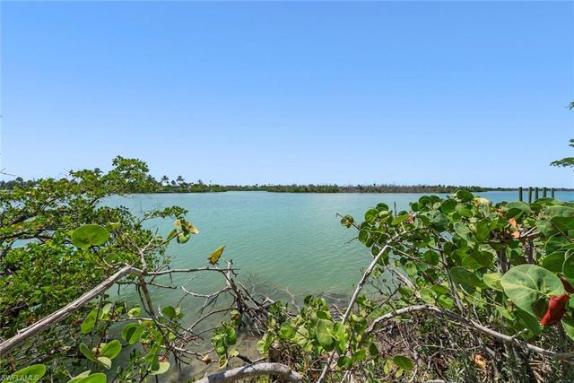 2539 Coconut DR, Sanibel, FL 33957