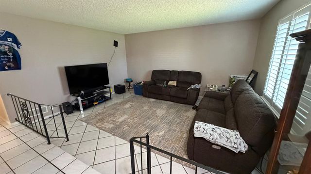 2310 S Meridian Avenue, Fresno, CA 93725