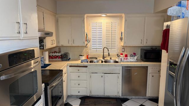 2310 S Meridian Avenue, Fresno, CA 93725