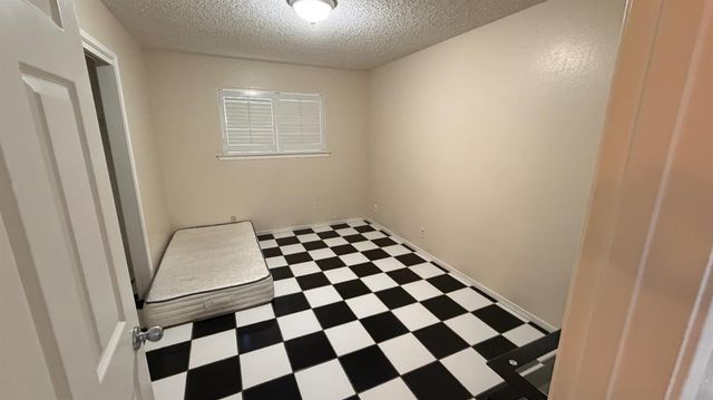 2310 S Meridian Avenue, Fresno, CA 93725