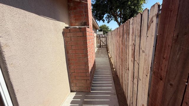 2310 S Meridian Avenue, Fresno, CA 93725