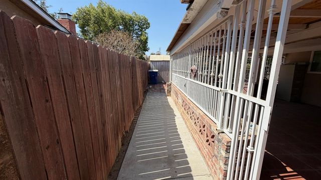 2310 S Meridian Avenue, Fresno, CA 93725