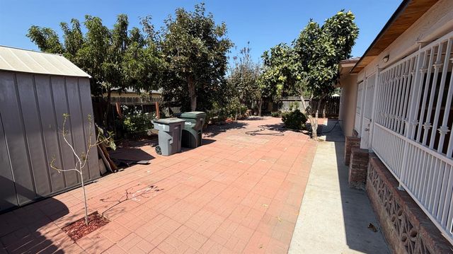 2310 S Meridian Avenue, Fresno, CA 93725