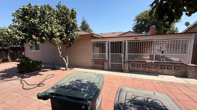 2310 S Meridian Avenue, Fresno, CA 93725