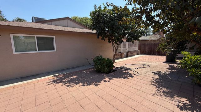 2310 S Meridian Avenue, Fresno, CA 93725