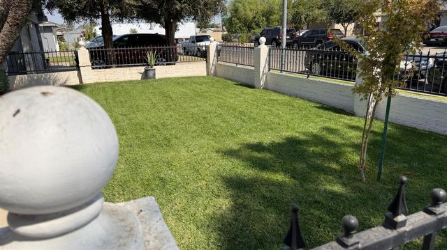 2310 S Meridian Avenue, Fresno, CA 93725