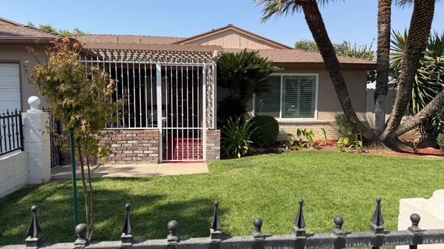2310 S Meridian Avenue, Fresno, CA 93725