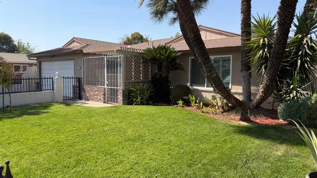 2310 S Meridian Avenue, Fresno, CA 93725