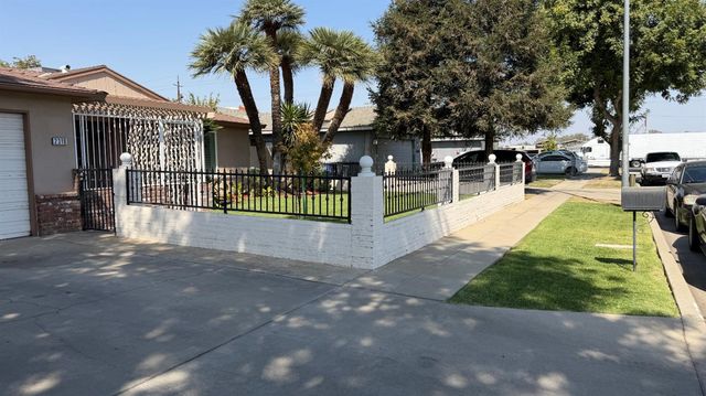 2310 S Meridian Avenue, Fresno, CA 93725