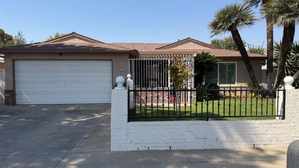 2310 S Meridian Avenue, Fresno, CA 93725