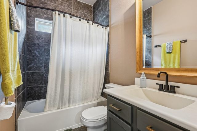 1498 Foshee Court, Alvin, TX 77511