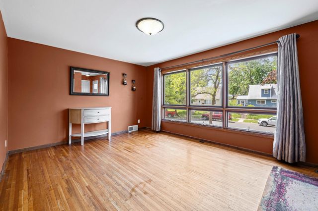 141 Westchester Drive, West Saint Paul, MN 55118