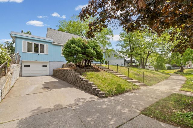 141 Westchester Drive, West Saint Paul, MN 55118