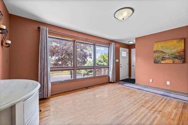141 Westchester Drive, West Saint Paul, MN 55118