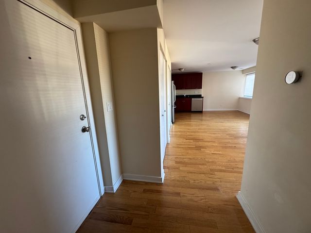 2501 W Bryn Mawr Avenue 201, Chicago, IL 60659