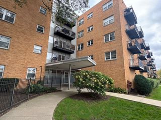 2501 W Bryn Mawr Avenue 201, Chicago, IL 60659
