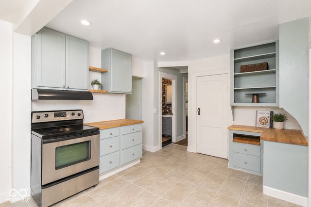 6751 E Pleasant Run Pkwy S Drive, Warren Park, IN 46219