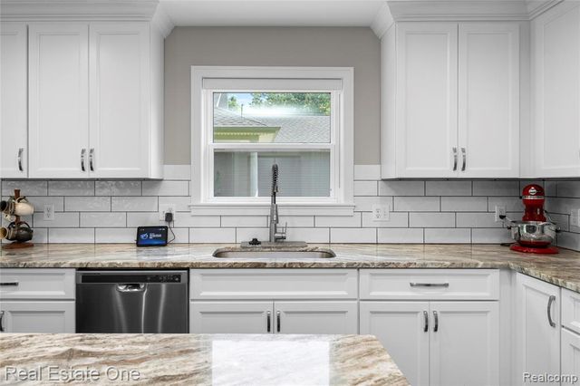 3259 Rush Lake Road, Pinckney, MI 48169