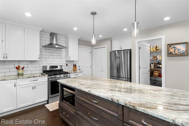 3259 Rush Lake Road, Pinckney, MI 48169