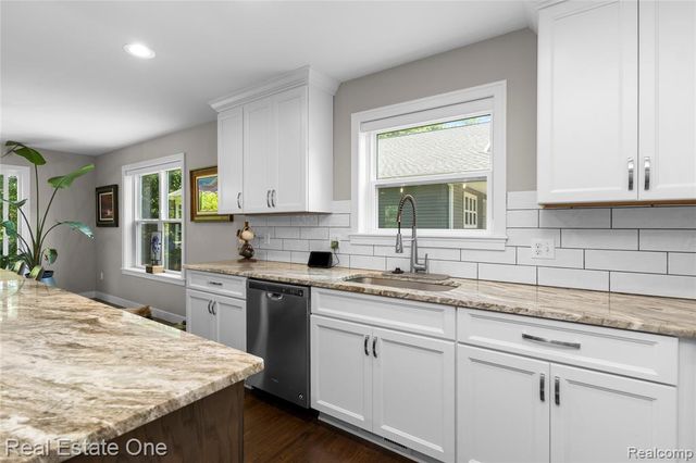 3259 Rush Lake Road, Pinckney, MI 48169