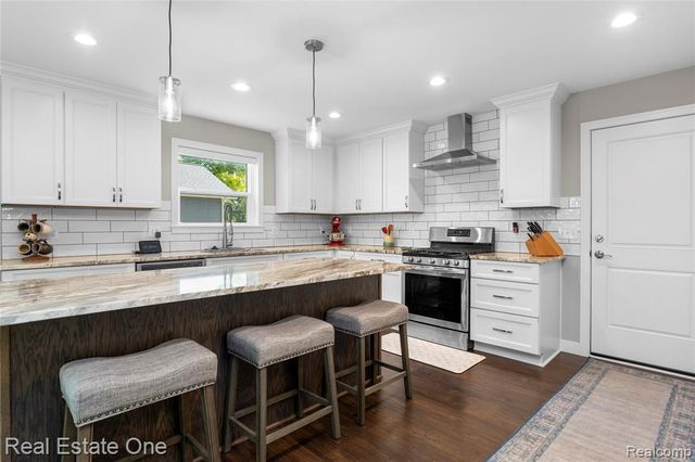3259 Rush Lake Road, Pinckney, MI 48169