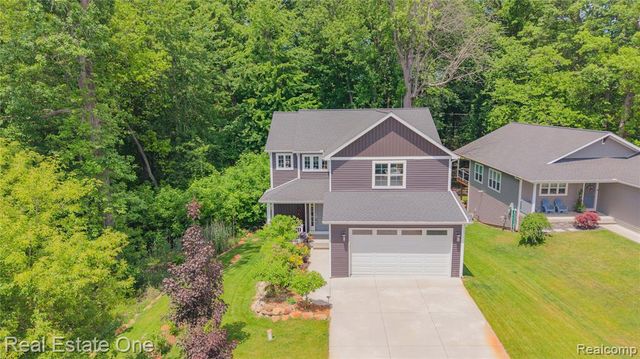 3259 Rush Lake Road, Pinckney, MI 48169