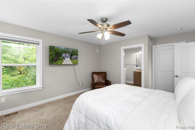 3259 Rush Lake Road, Pinckney, MI 48169