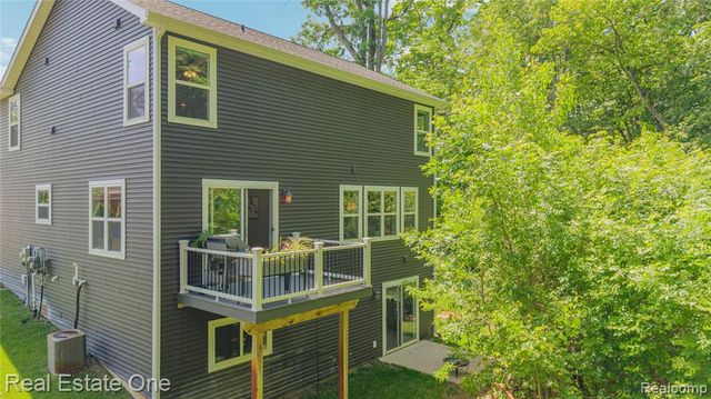 3259 Rush Lake Road, Pinckney, MI 48169