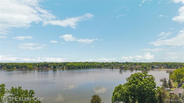 3259 Rush Lake Road, Pinckney, MI 48169
