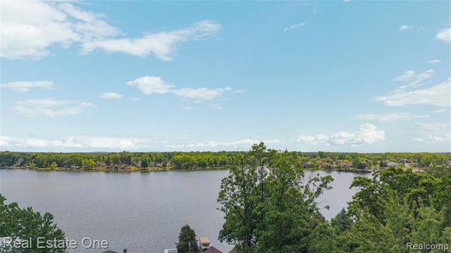 3259 Rush Lake Road, Pinckney, MI 48169