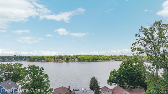 3259 Rush Lake Road, Pinckney, MI 48169