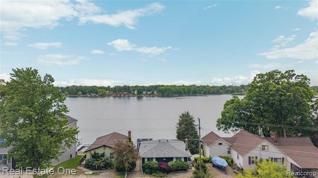 3259 Rush Lake Road, Pinckney, MI 48169