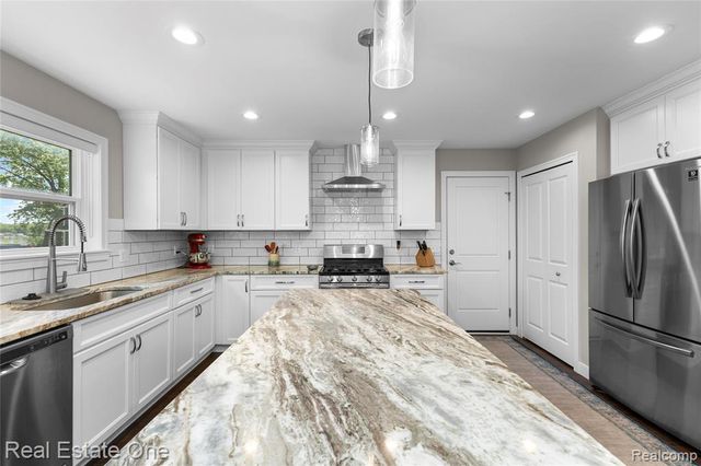 3259 Rush Lake Road, Pinckney, MI 48169