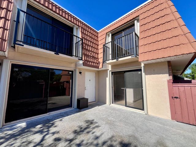 2971 SW 12TH Street, Deerfield Beach, FL 33442