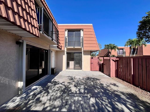 2971 SW 12TH Street, Deerfield Beach, FL 33442
