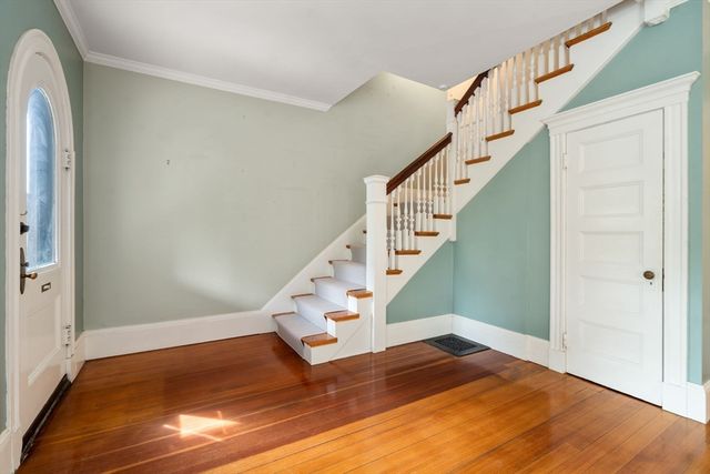 18 Eaton Ct 18, Wellesley, MA 02481