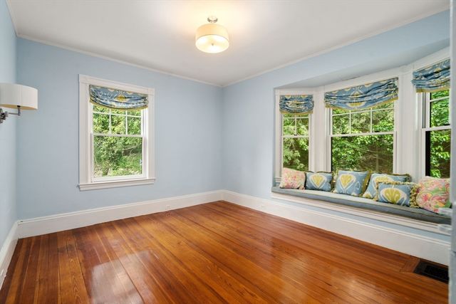 18 Eaton Ct 18, Wellesley, MA 02481