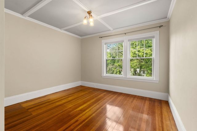18 Eaton Ct 18, Wellesley, MA 02481