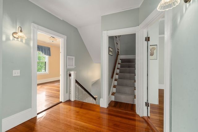 18 Eaton Ct 18, Wellesley, MA 02481
