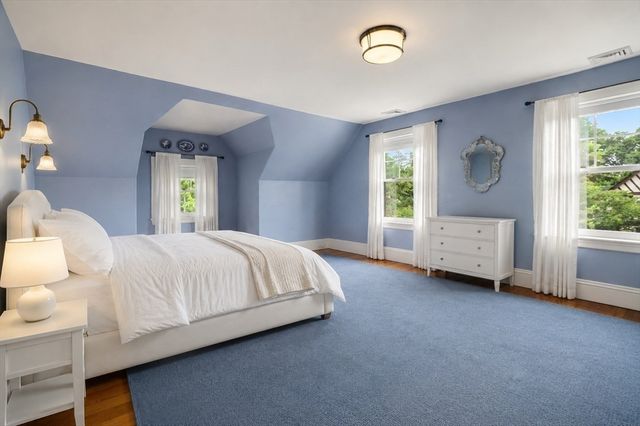 18 Eaton Ct 18, Wellesley, MA 02481