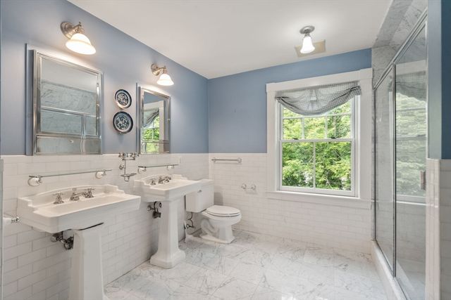 18 Eaton Ct 18, Wellesley, MA 02481