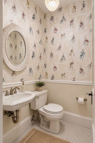 18 Eaton Ct 18, Wellesley, MA 02481