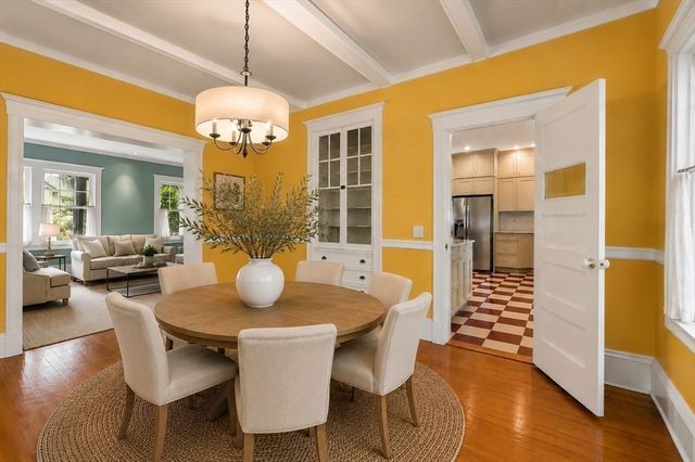 18 Eaton Ct 18, Wellesley, MA 02481