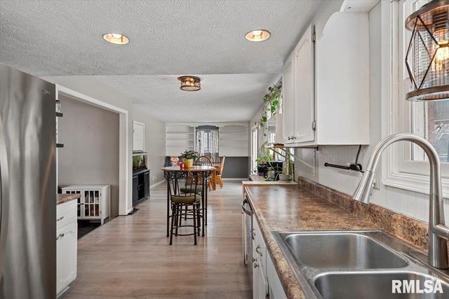 5 OAKWOOD Drive, Chatham, IL 62629