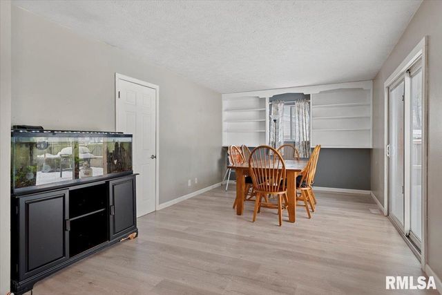 5 OAKWOOD Drive, Chatham, IL 62629