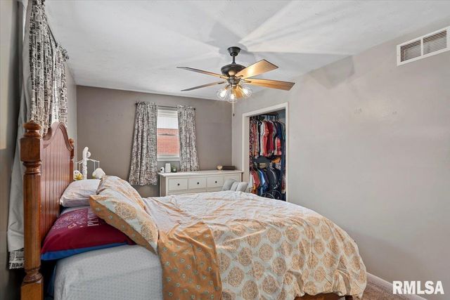 5 OAKWOOD Drive, Chatham, IL 62629