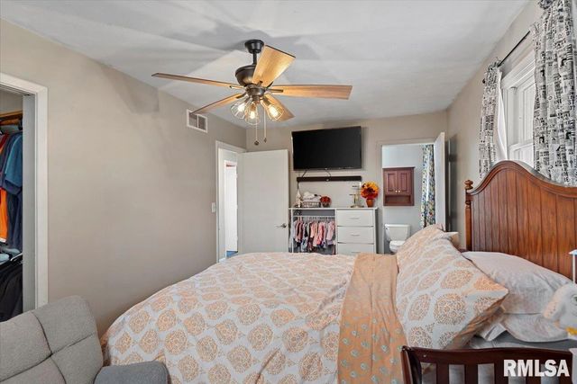 5 OAKWOOD Drive, Chatham, IL 62629