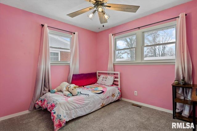 5 OAKWOOD Drive, Chatham, IL 62629